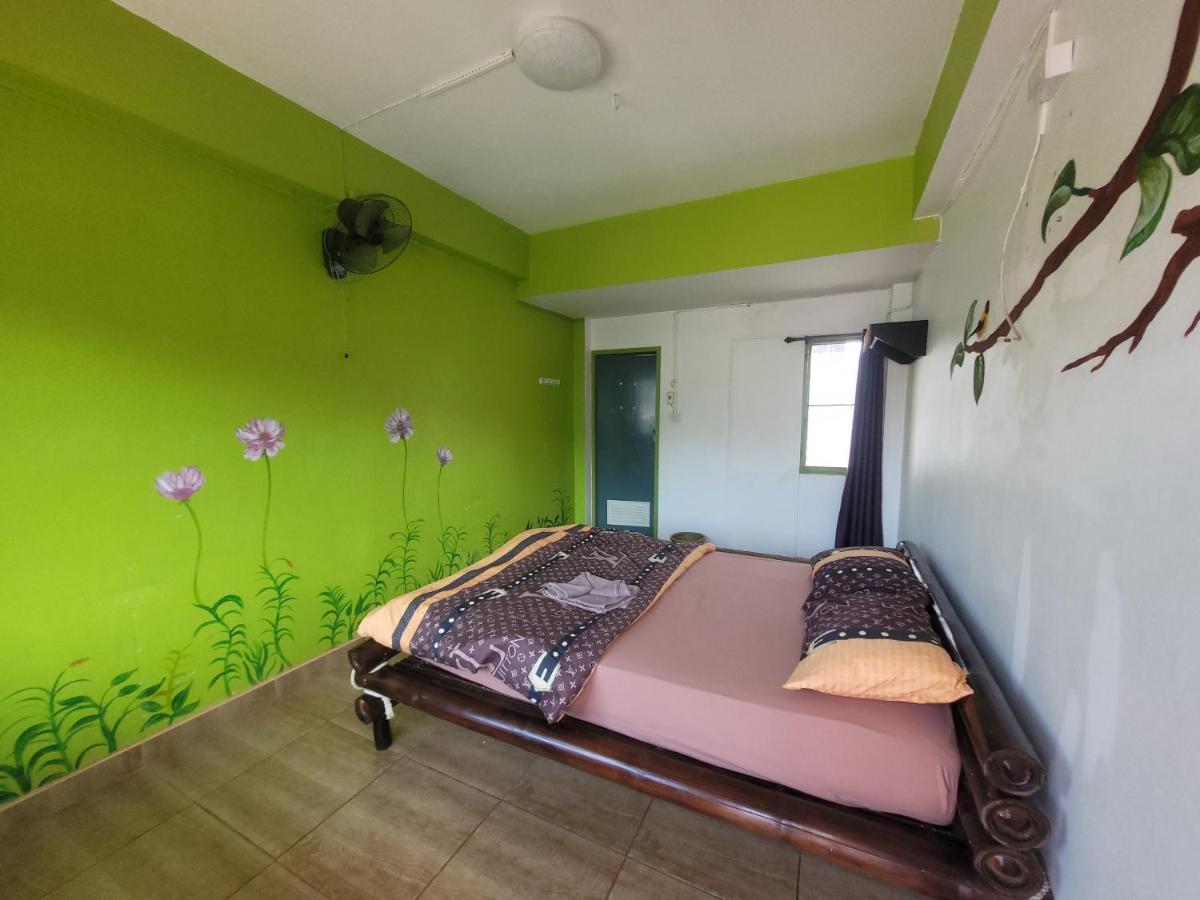 Psiloceye Weed Bar Restaurant & Guesthouse Τσιάνγκ Μάι Εξωτερικό φωτογραφία